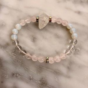 The “HEALING HEART” Healing Crystal Bracelet